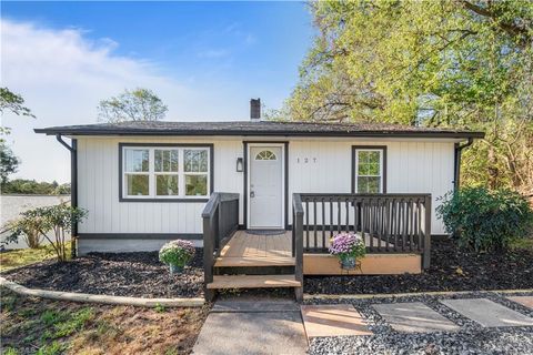 A home in Mount Airy