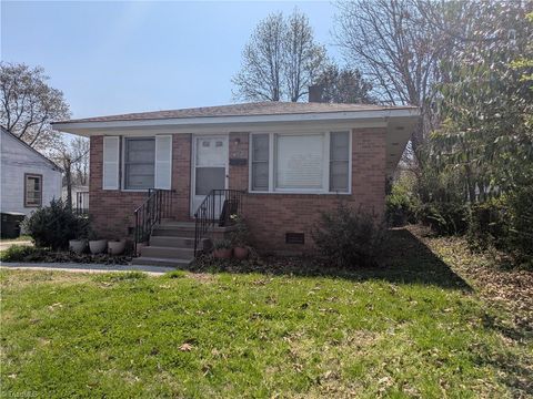 Homes For Sale - 4004 Wooddale Lane<br/> Guilford County, Greensboro, NC 27405