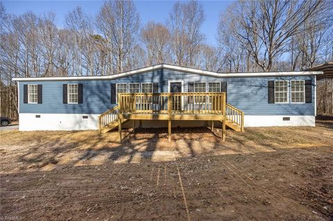 Homes For Sale - 5705 Union Grove Church Road<br/> Randolph County, Seagrove, NC 27341