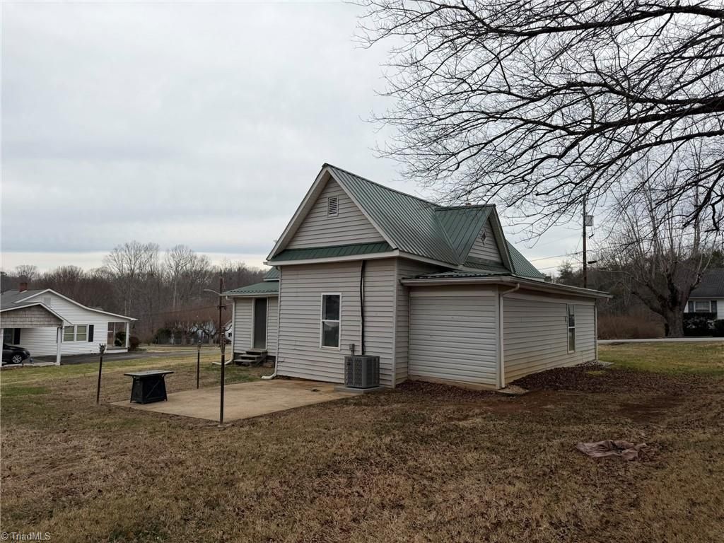 Photo of 109 Reeves Lane, Elkin, NC 28621 (MLS # 1207446)