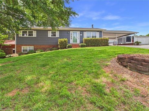Homes For Sale - 19 Pinecrest Court<br/> Taylorsville, NC 28681