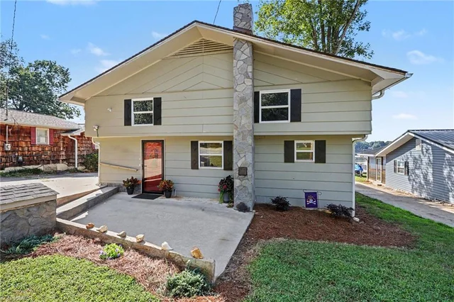 414 Lakeshore Drive, photo 3 of 46