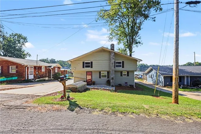 414 Lakeshore Drive, photo 5 of 46