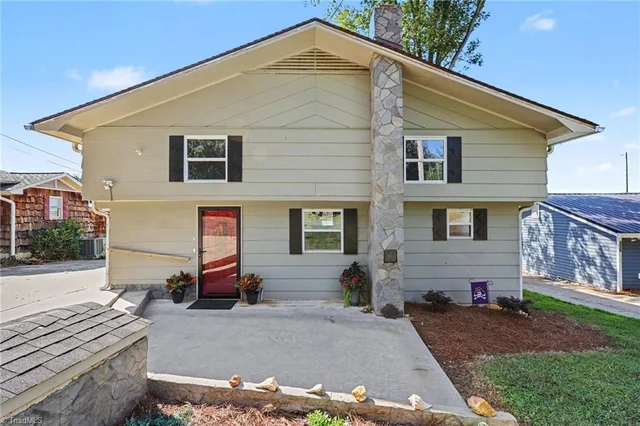 414 Lakeshore Drive, photo 2 of 46