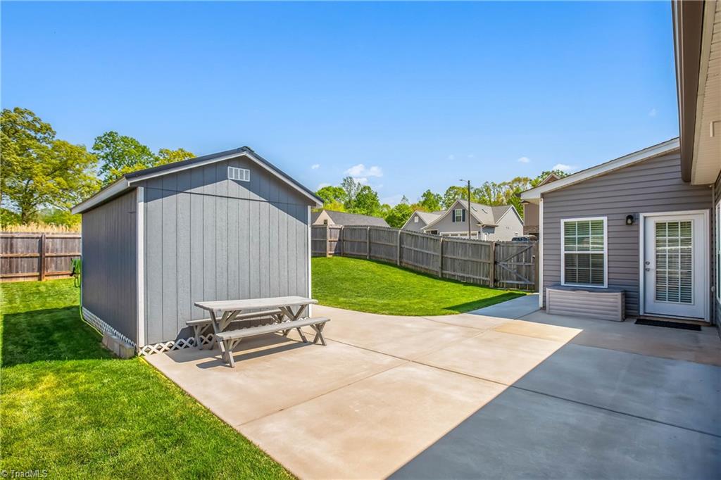 1506 Land Grove Drive, Kernersville, North Carolina image 34