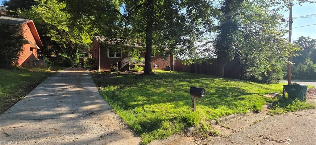 Photo of 843 Willow Place, High Point, NC 27260 (MLS # 1235402)