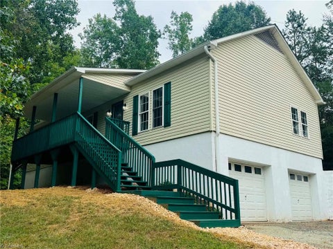 Homes For Sale - 989 Arvin Hill Lane<br/> Lexington, NC 27295