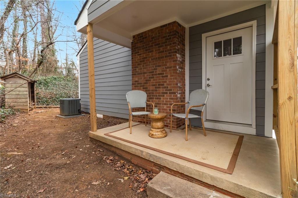 702 E Farriss Avenue