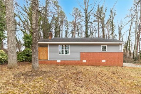 Homes For Sale - 702 E Farriss Avenue<br/> High Point, NC 27262