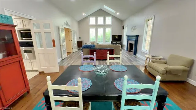 206 Ivy Lane, photo 5 of 24