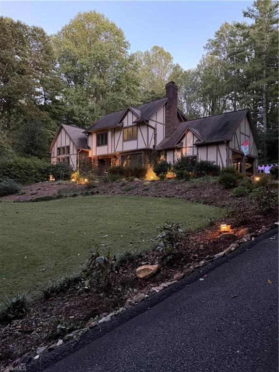 206 Ivy Lane, photo 1 of 24