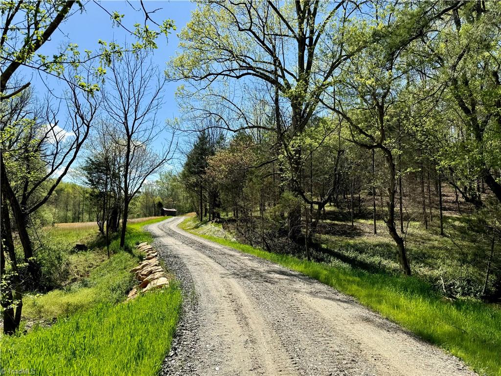 2 Thomas Farm Road, King, North Carolina image 4