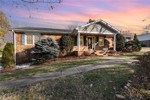 A home in Kernersville