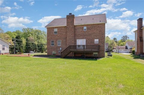 Single Family Residence in Winston Salem NC 2005 Pembrooke Forest Drive 26.jpg