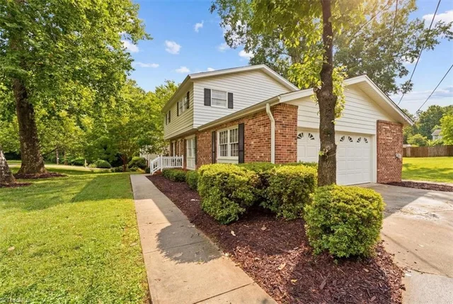 205 Fairway Drive, photo 4 of 47