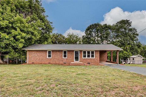 Homes For Sale - 207 E Academy Street<br/> Randolph County, Randleman, NC 27317