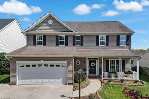 Photo of 1819 Longmont Drive, Kernersville, NC 27284 (MLS # 1216240)