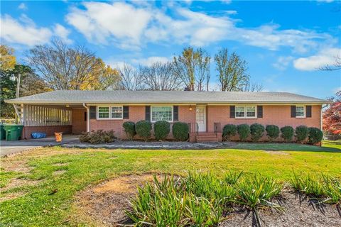 6595 Rollingwood Drive Clemmons NC 27012