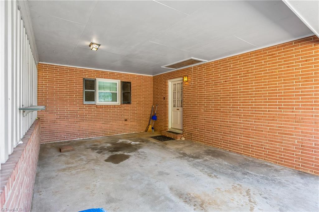 6595 Rollingwood Drive