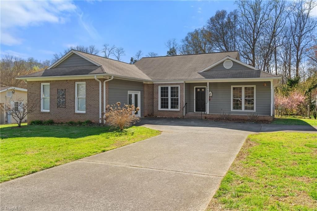 Photo of 258 Carter Circle, Winston-Salem, NC 27106 (MLS # 1212492)
