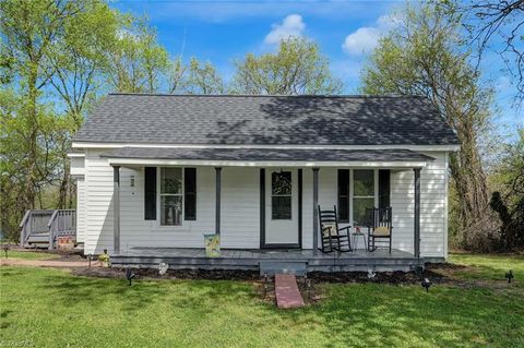 Condo For Sale - 1723 E Meadow Road<br/> Eden, NC 27288