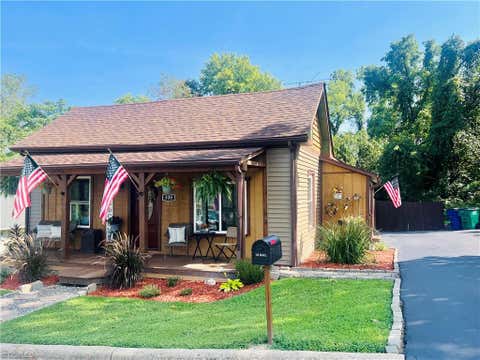 Homes For Sale - 535 E Haymore Street<br/> Mount Airy, NC 27030