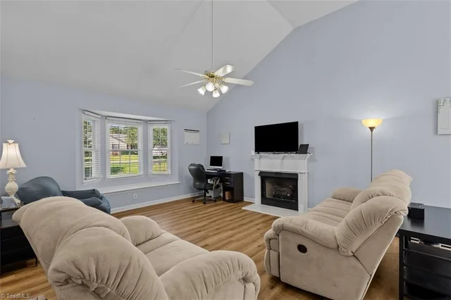 204 Aldridge Lane, photo 4 of 17
