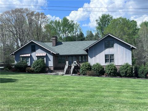 Homes For Sale - 1717 Wallburg High Point Road<br/> High Point, NC 27265