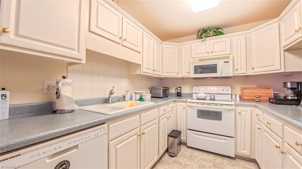 138 Wyndham Court, High Point, North Carolina image 9
