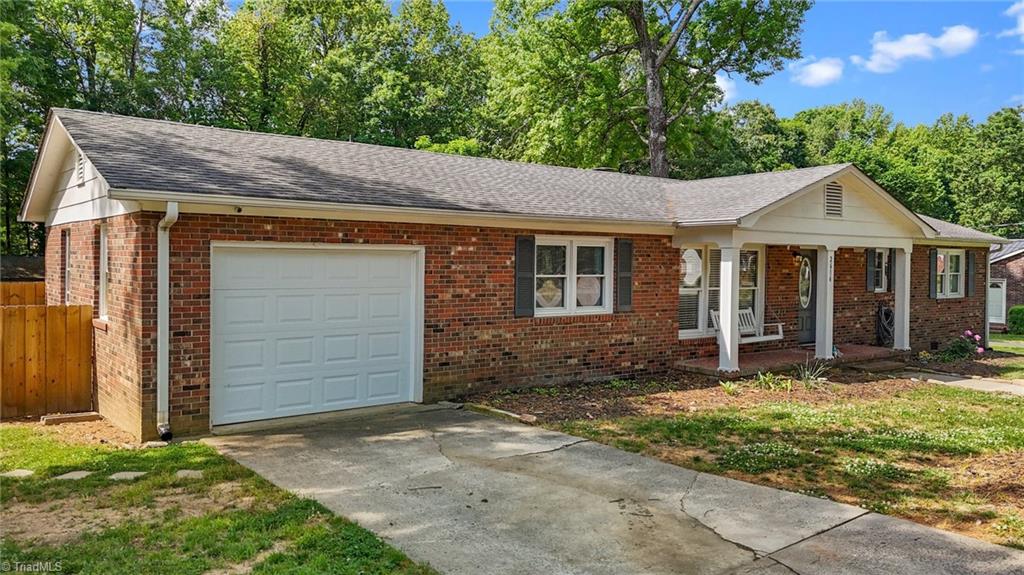 2614 Cambridge Road, Burlington, North Carolina image 2