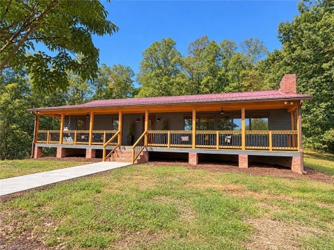 Homes For Sale - 526 Hoover Mountain Road<br/> Purlear, NC 