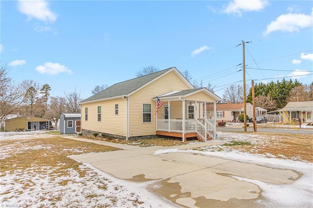 Photo of 700 English Street, Thomasville, NC 27360 (MLS # 1208139)