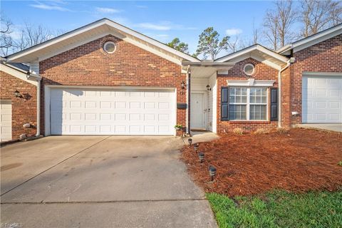 Townhouse For Sale - 121 Fox Haven Court<br/> Lexington, NC 27292