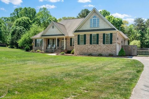 Homes For Sale - 160 Serenity Pointe Drive<br/> Forsyth County, Kernersville, NC 27284