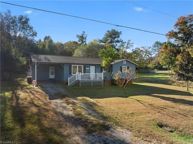 3777 Grey Drive, photo 5 of 34