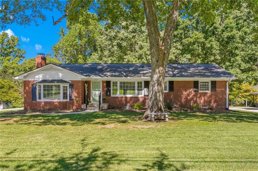 Photo of 1777 Robinhood Drive, Burlington, NC 27217 (MLS # 1237569)