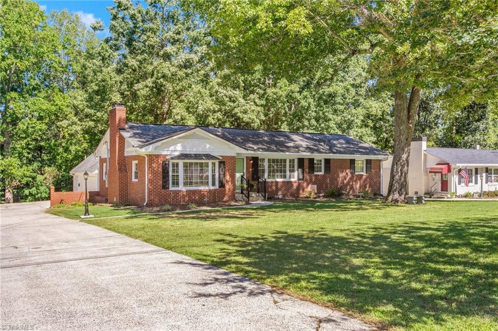 Photo of 1777 Robinhood Drive, Burlington, NC 27217 (MLS # 1237569)