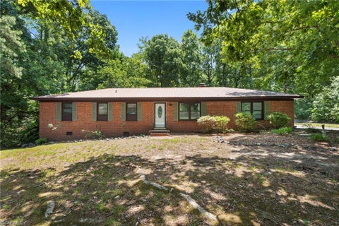 Homes For Sale - 3622 Lower Lake Road<br/> Thomasville, NC 27360