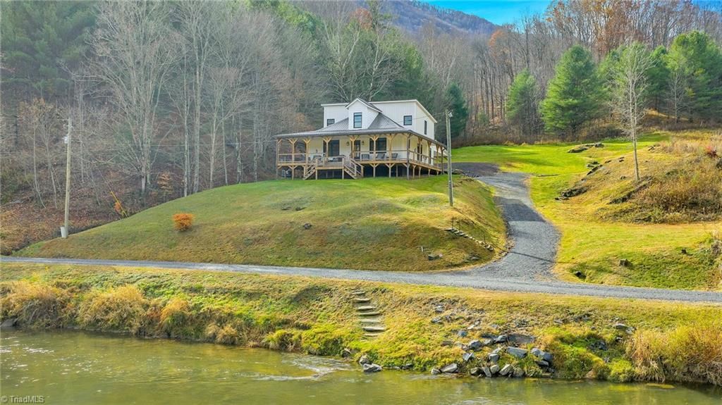 Photo of 2507 Parker Eller Road, Lansing, NC 28643 (MLS # 1202552)