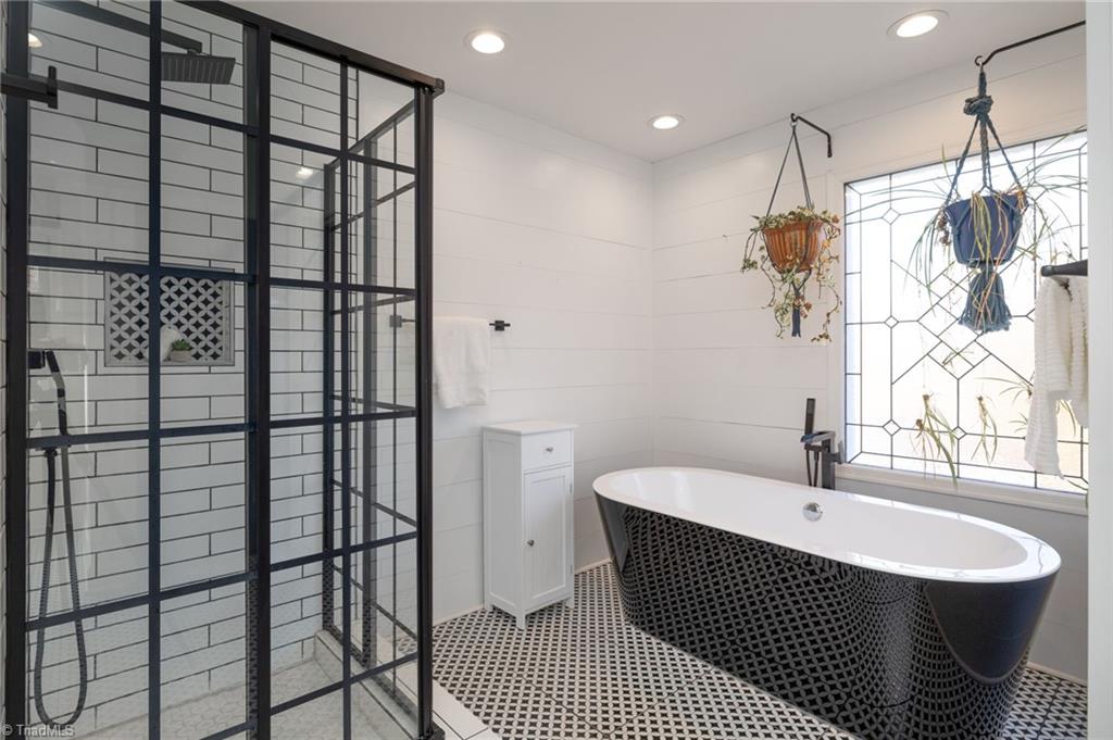 Greensboro, North Carolina 27410, United States, 5 Bedrooms Bedrooms, ,5 BathroomsBathrooms,Residential,Active,247262