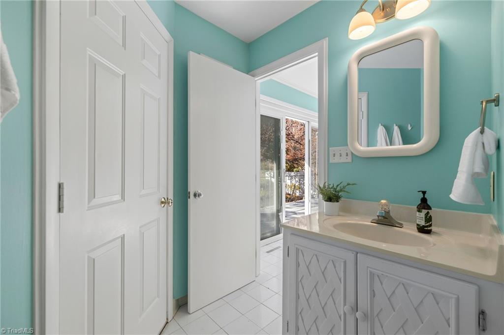 Greensboro, North Carolina 27410, United States, 5 Bedrooms Bedrooms, ,5 BathroomsBathrooms,Residential,Active,247262