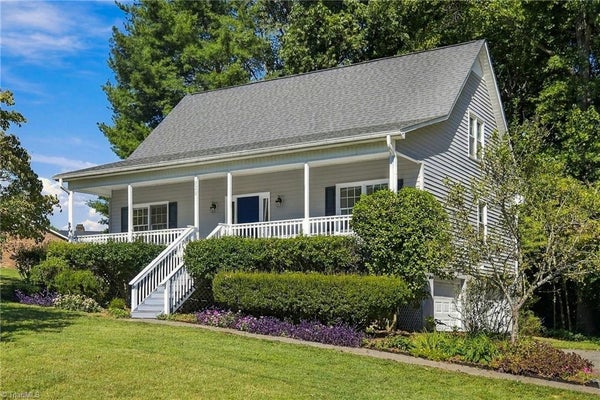 2370 OAKTON DR, CLEMMONS, NC 27012 - Image e8e73421ec4d4020a122acbd44bbae72/189800575