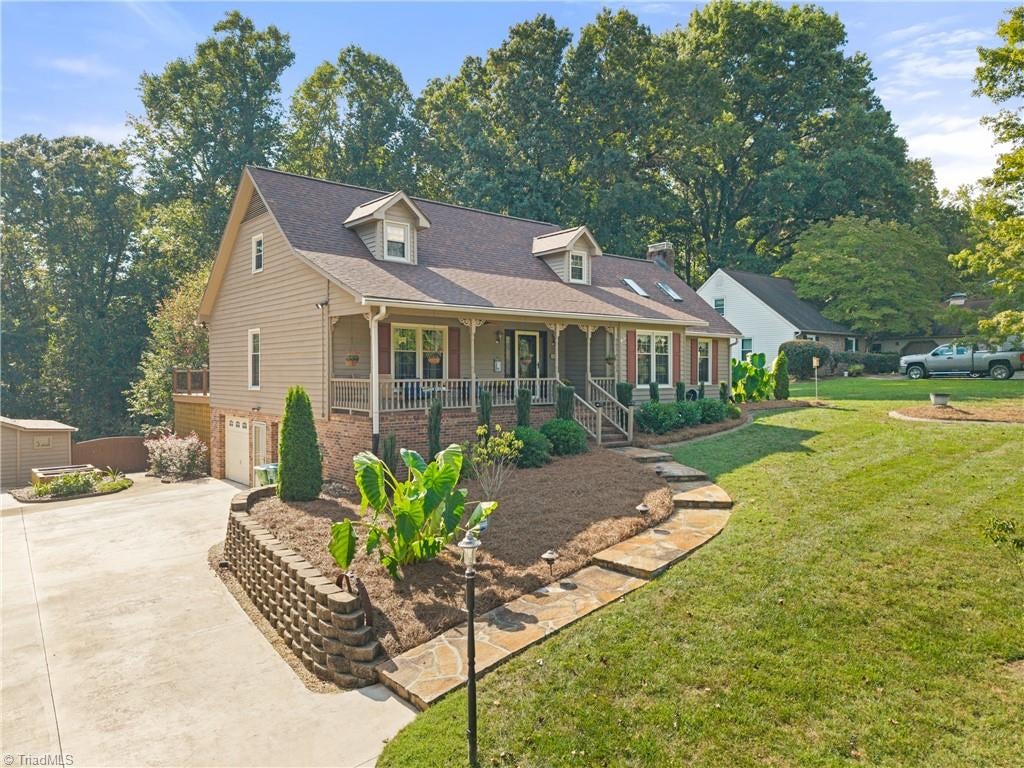 Photo of 8029 Riverview Drive, Clemmons, NC 27012 (MLS # 1236658)