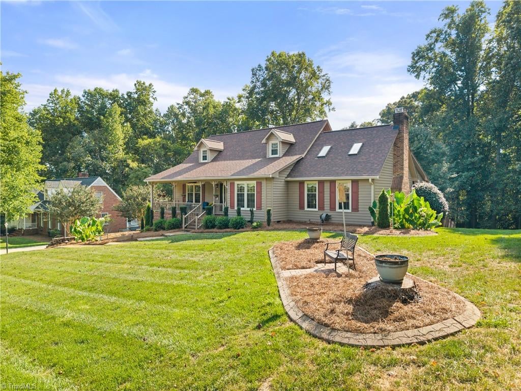 Photo of 8029 Riverview Drive, Clemmons, NC 27012 (MLS # 1236658)