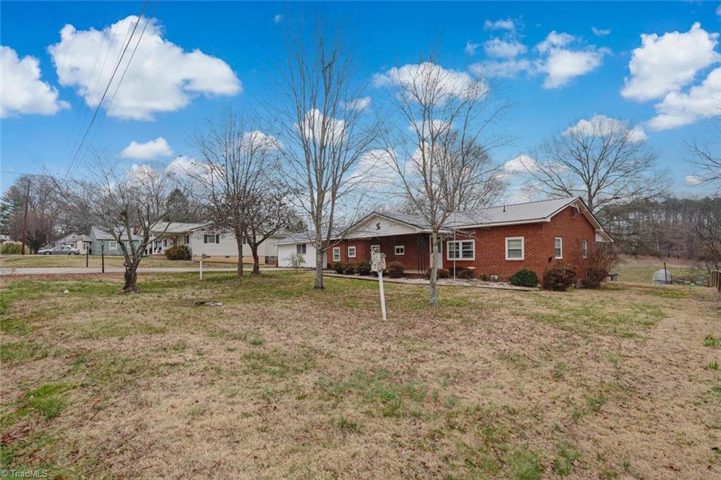 Photo 2 of 26 of 456 Merriman Street mobile home
