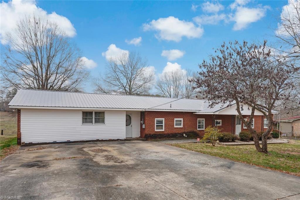 Photo 1 of 26 of 456 Merriman Street mobile home