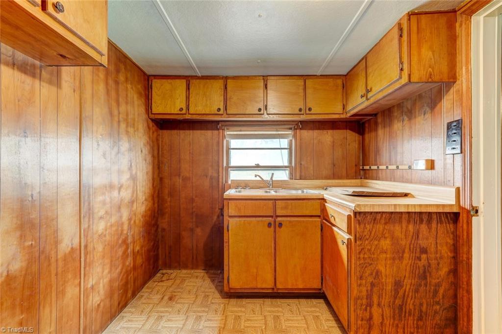 Photo 18 of 26 of 456 Merriman Street mobile home