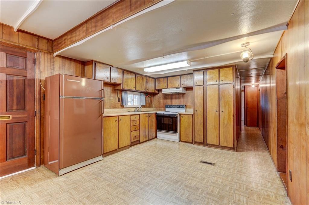Photo 8 of 26 of 456 Merriman Street mobile home