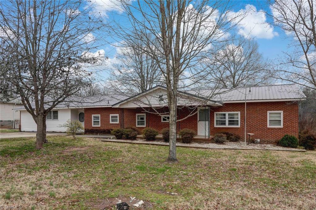 Photo 4 of 26 of 456 Merriman Street mobile home