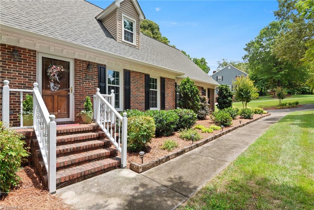 402 Courtland Drive